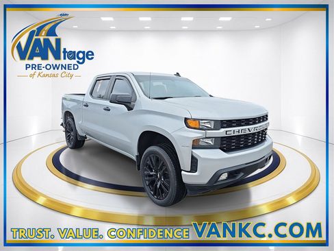 Used 2020 Chevrolet Silverado 1500 Custom w/ Custom Value Package image 3