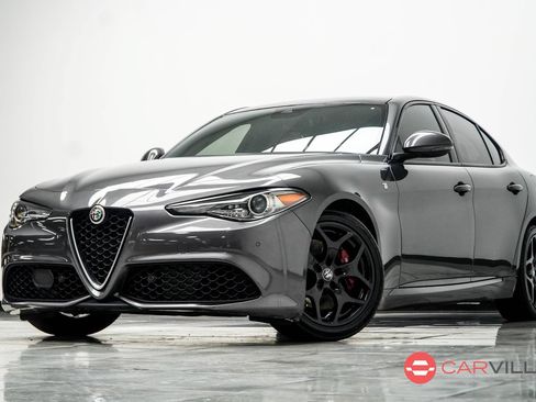 Used 2022 Alfa Romeo Giulia Ti RWD image 1