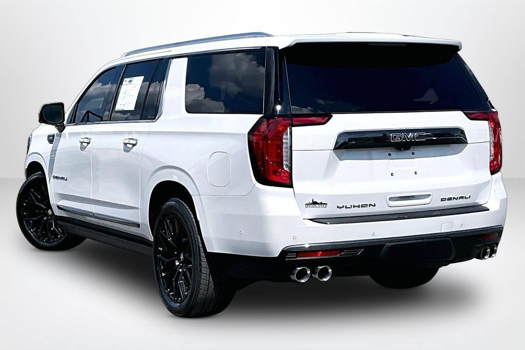 Used 2023 GMC Yukon XL Denali Ultimate AWD/4WD image 5