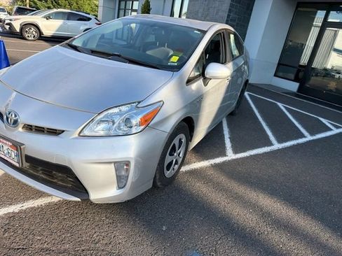 Used 2015 Toyota Prius Four FWD image 3