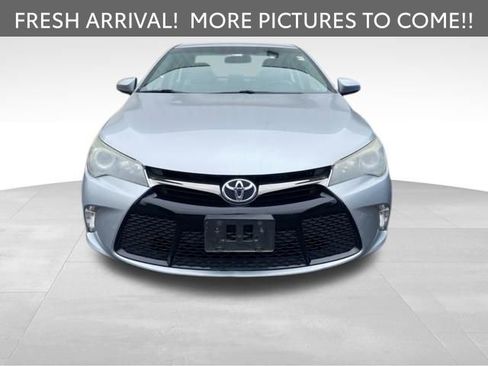 Used 2016 Toyota Camry SE image 2