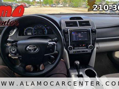 Used 2013 Toyota Camry LE image 35