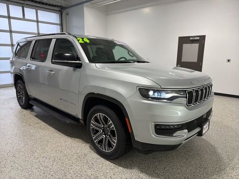 Used 2024 Jeep Wagoneer L Series II w/ Flexible Seating Group image 3