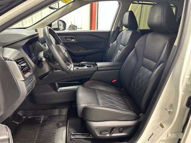Used 2024 Nissan Rogue Platinum w/ Platinum Premium Package AWD/4WD image 13