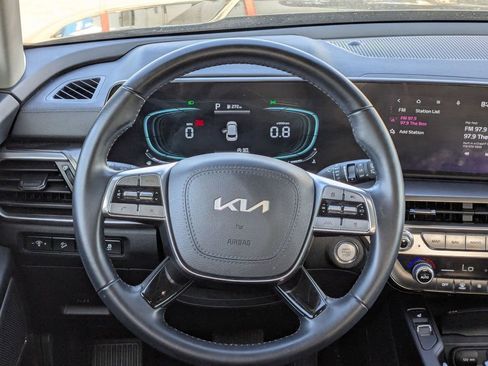 Used 2025 Kia Telluride S FWD image 15