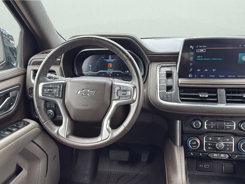 Used 2023 Chevrolet Suburban Z71 w/ Luxury Package AWD/4WD image 12