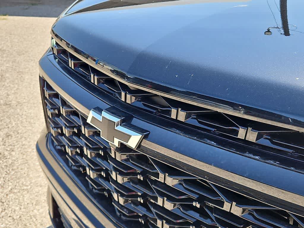 New 2026 Chevrolet Traverse RS w/ LPO, Floor Liner Package FWD image 13