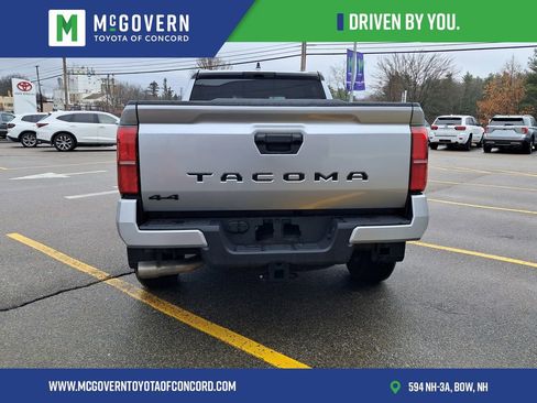 Used 2025 Toyota Tacoma TRD Sport AWD/4WD image 4