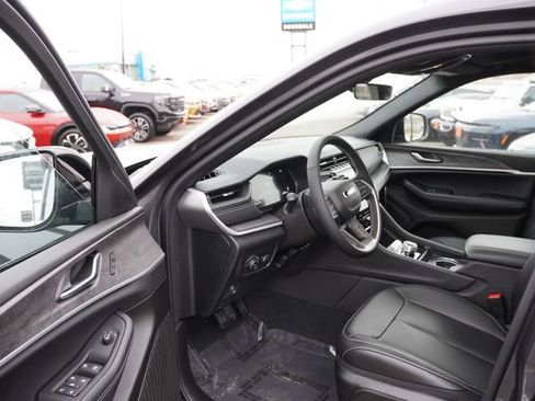 New 2025 Jeep Grand Cherokee L Limited w/ Trailer Tow Package image 10