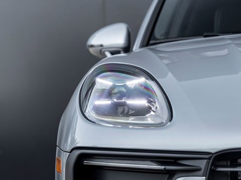 Certified 2026 Porsche Macan AWD/4WD image 18