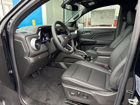 New 2024 Chevrolet Colorado LT w/ LT Convenience Package III image 15