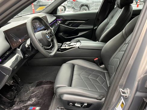 Used 2024 BMW 530i xDrive w/ Premium Package image 9