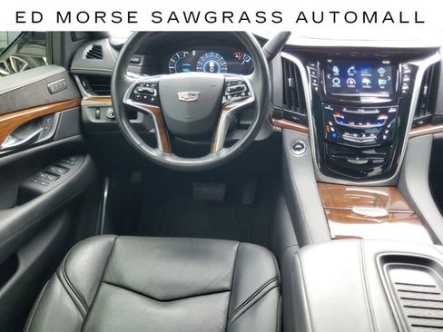 Used 2020 Cadillac Escalade Luxury image 17