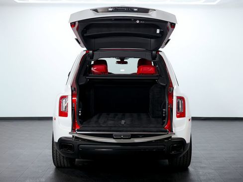 Used 2022 Rolls-Royce Cullinan Black Badge w/ Dark Exterior Package image 12