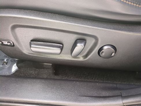 Used 2019 Toyota Highlander XLE image 17