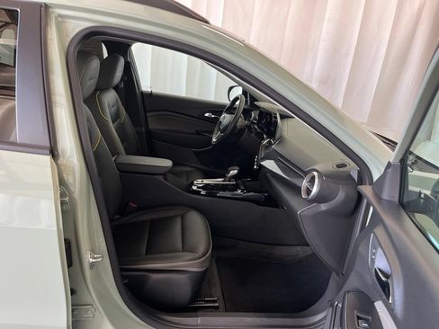 Used 2025 Chevrolet Trax ACTIV w/ Driver Confidence Package FWD image 19