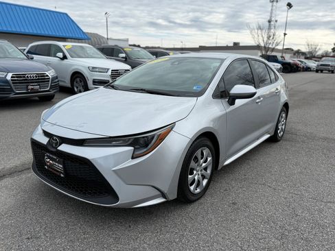 Used 2022 Toyota Corolla LE image 4