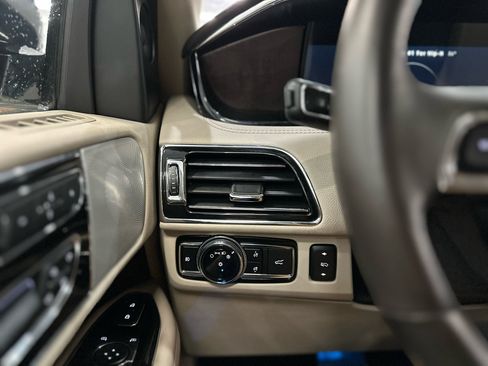 Used 2021 Lincoln Navigator L Reserve w/ Luxury Package image 28