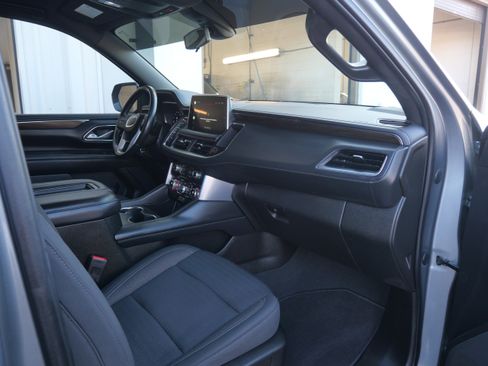 Used 2022 GMC Yukon XL SLE image 16