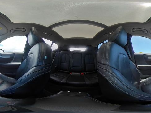 Used 2024 Volvo XC40 B5 Core AWD/4WD image 44