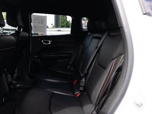 Used 2025 Jeep Compass Trailhawk AWD/4WD image 19