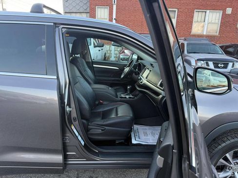 Used 2014 Toyota Highlander XLE image 19