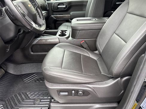 Used 2022 Chevrolet Silverado 2500 LTZ w/ LTZ Plus Package image 9