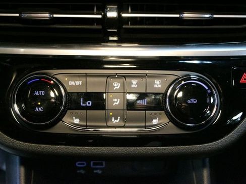 Used 2024 Buick Envista Sport Touring w/ Convenience II Package FWD image 25