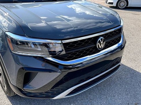 Certified 2024 Volkswagen Taos SE image 11