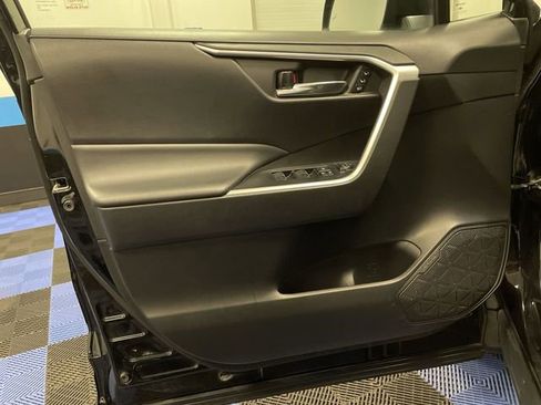Used 2022 Toyota RAV4 XLE Premium image 13