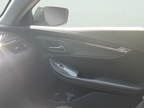 Used 2016 Chevrolet Impala LTZ FWD image 22