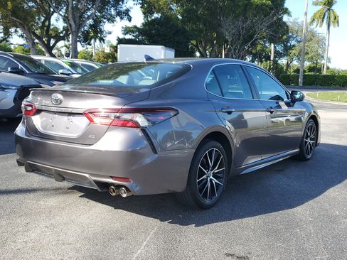 Used 2023 Toyota Camry SE image 5