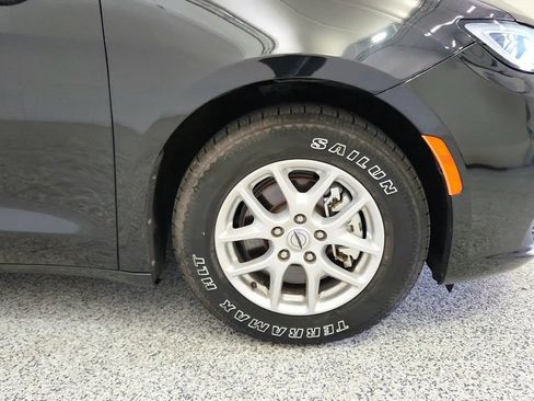 Used 2023 Chrysler Pacifica Touring-L FWD image 34