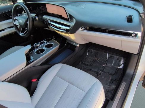 Certified 2024 Cadillac Lyriq Luxury AWD/4WD image 15