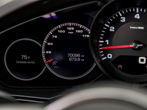 Used 2020 Porsche Cayenne image 21