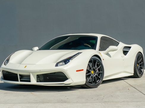 Used 2019 Ferrari 488 GTB image 3