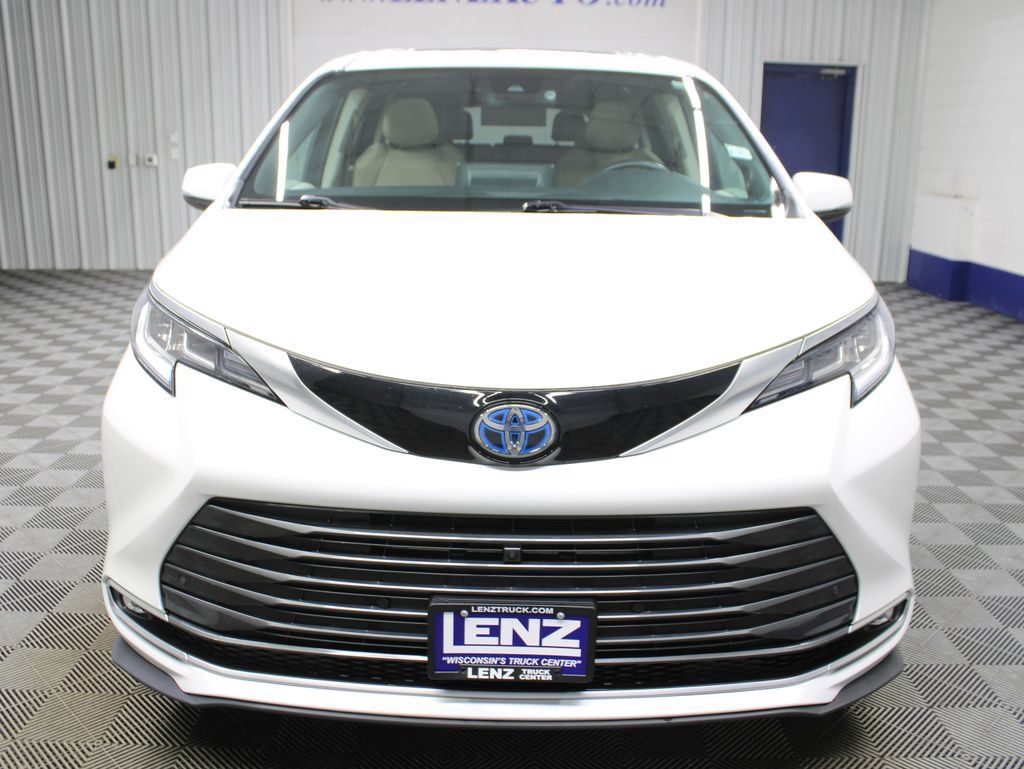 Used 2024 Toyota Sienna Limited AWD/4WD image 51