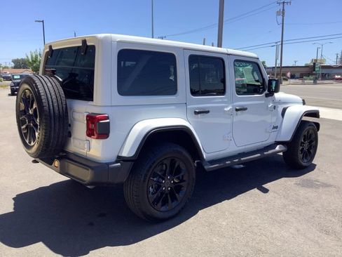 Used 2025 Jeep Wrangler Unlimited Sahara AWD/4WD image 32