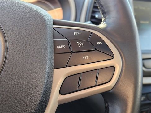 Used 2017 Jeep Cherokee Latitude w/ Comfort/Convenience Group image 21