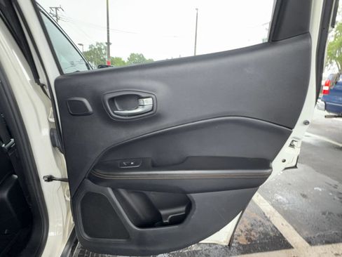 Used 2018 Jeep Compass Limited w/ Navigation Group AWD/4WD image 24