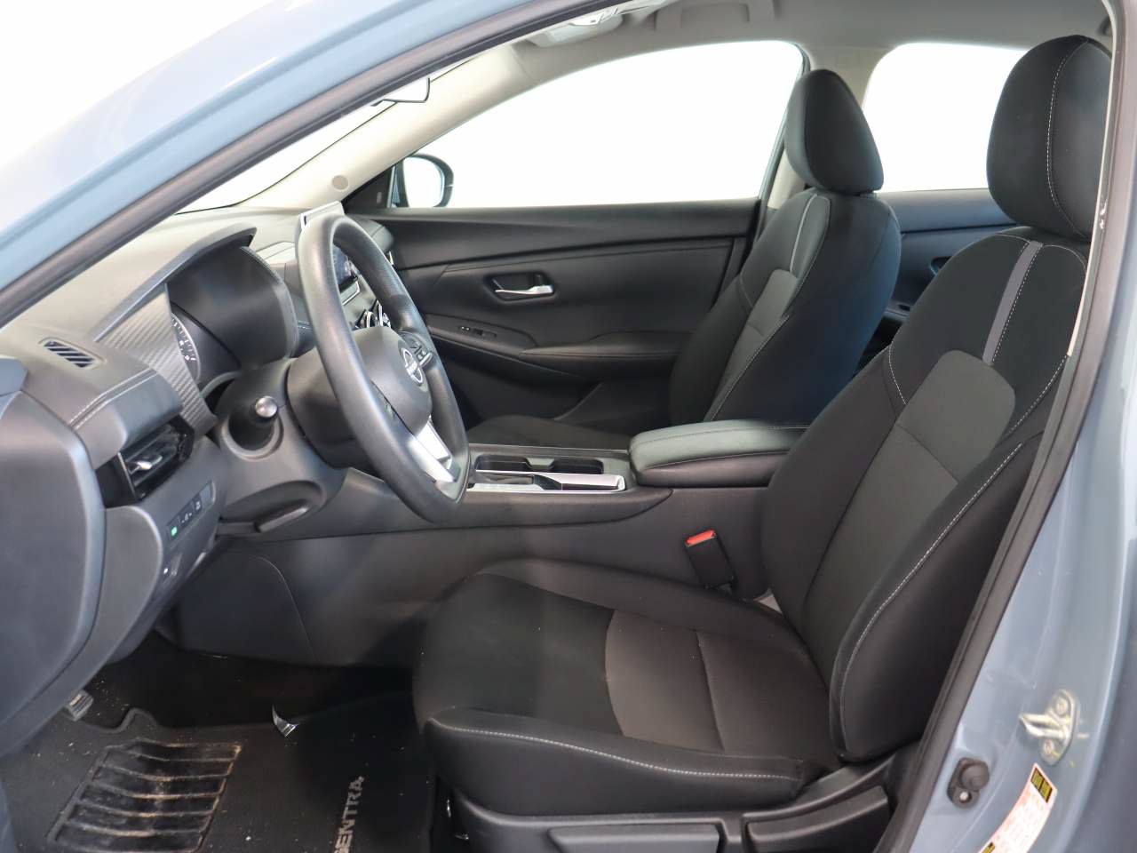 Used 2025 Nissan Sentra SV FWD image 7