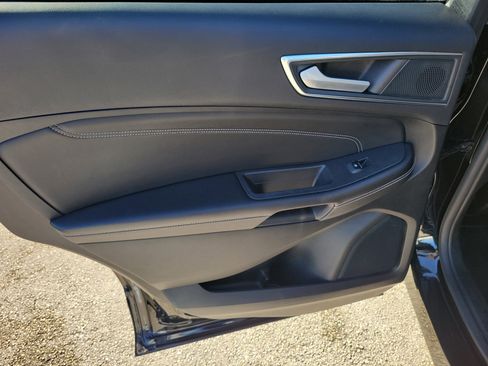 Used 2023 Ford Edge Titanium image 10