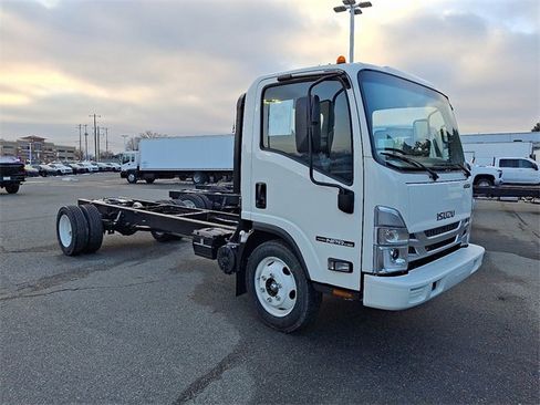 New 2026 Isuzu NPR image 3