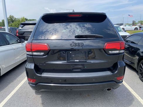 Used 2019 Jeep Grand Cherokee Altitude AWD/4WD image 6