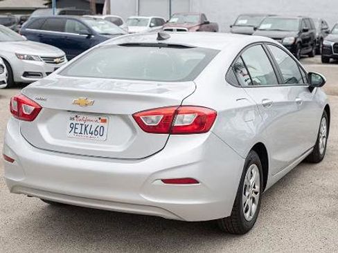 Used 2019 Chevrolet Cruze Sedan image 8