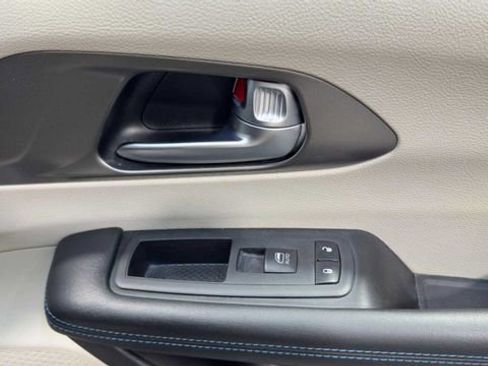 Used 2022 Chrysler Pacifica Touring-L FWD image 15