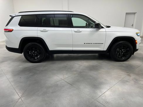 Used 2024 Jeep Grand Cherokee L Laredo image 8