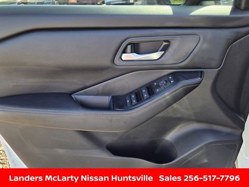 Used 2025 Nissan Rogue SV image 20