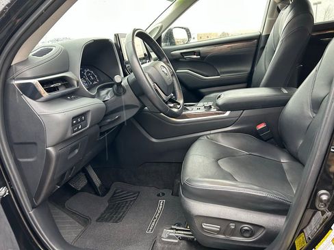Used 2024 Toyota Highlander Limited AWD/4WD image 24