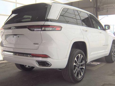 Used 2024 Jeep Grand Cherokee Overland AWD/4WD image 4